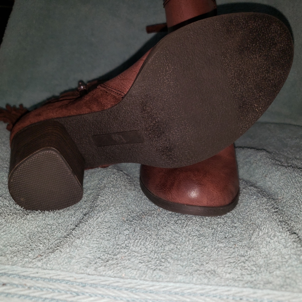 Boots - Picture 3 of 4
